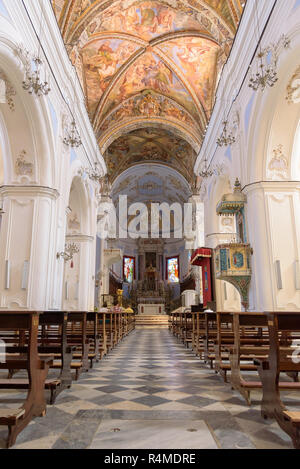 Lipari, Äolische Inseln, Italien - 9. September 2016: Einrichtung der Kathedrale von San Bartolomeo auf dem Castle Rock in Lipari. Stockfoto