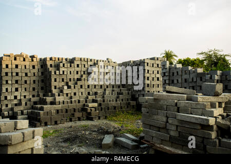 Haufen von Backstein Baustein für industrielle im Wohnbau Bau verwendet Stockfoto
