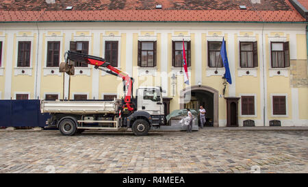 Zagreb, Kroatien, November 2018 - Arbeiten am Wiederaufbau der Banski Dvori Palast, Sitz der kroatischen Regierung, am Markusplatz Stockfoto