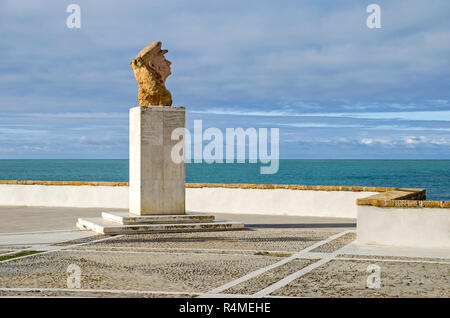 Büste Porträt der spanische Schriftsteller, Musiker und Komponist des Karnevals couplets Paco Alba auf dem Boulevard Campo del Sur in Cadiz, Spanien Stockfoto