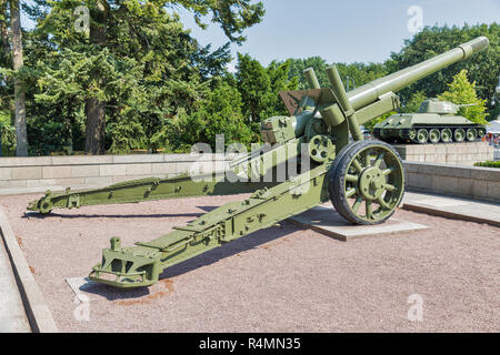Rote Armee ML-20 152 mm gun Howitzer Artillerie Stück des sowjetischen Ehrenmals in Berlin Tiergarten, Deutschland. Stockfoto