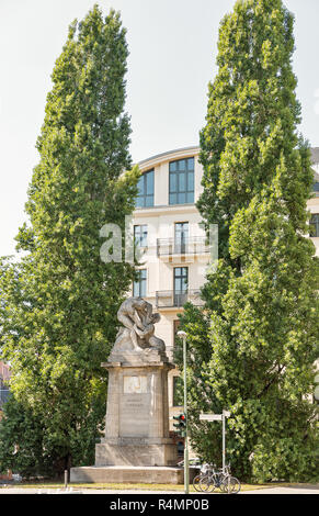 Ein Denkmal für Rudolf Virchow, der war ein deutscher Wissenschaftler, Biologen, Mediziner und Politiker gewidmet. Berlin, Deutschland. Stockfoto