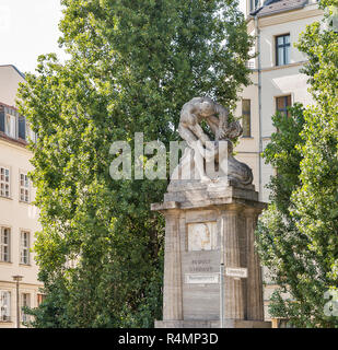 Ein Denkmal für Rudolf Virchow, der war ein deutscher Wissenschaftler, Biologen, Mediziner und Politiker gewidmet. Berlin, Deutschland. Stockfoto