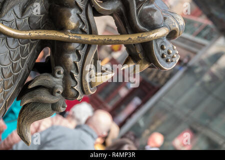 Reiben Kopf der Statue bringt Glück in Tianjin Stockfoto