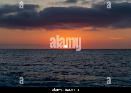 Sonnenuntergang gesehen von Seal Rock, La Jolla, Ca, USA. Stockfoto