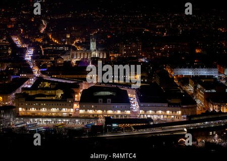 Bath City von Alexandra Park bei Nacht während des Weihnachtsmarktes Zeitraum im November. Badewanne, Somerset, England Stockfoto