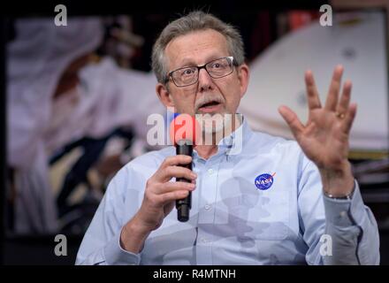 NASA-Chef Wissenschaftler Jim Green, spricht über Mars Einblick während einer Social Media Briefing in der Mission Support Bereich des Jet Propulsion Laboratory am 25. November 2018 in Pasadena, Kalifornien. InSight ist ein Mars lander, die den inneren Raum des Mars zu studieren und es ist geplant, auf dem Roten Planeten 26. November zu berühren. Stockfoto