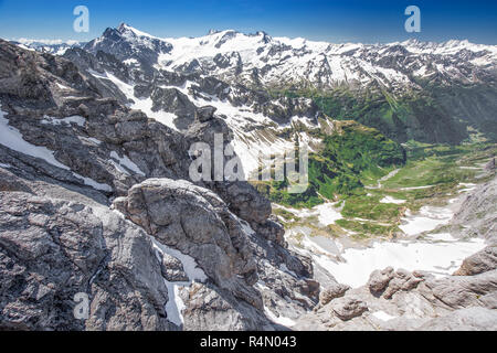 Blick auf die Schweizer Alpen vom Titlis Ski Resort, Schweiz, Europa. Stockfoto