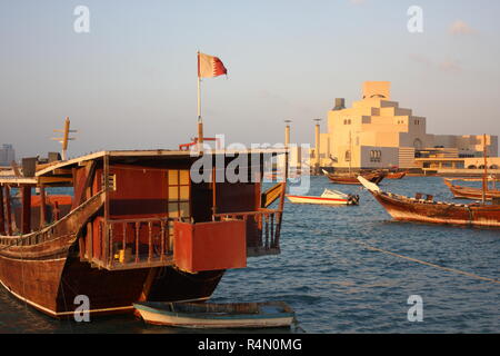 Angeln Dhow vor dem Museum für Islamische Kunst, Architekt I.M.Pei, Doha, Qatar Stockfoto