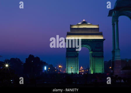 Das India Gate, (ursprünglich der All India War Memorial" genannt), ist ein Kriegerdenkmal auf dem Rücken des Rajpath, Neue Dehlhi, Indien Stockfoto