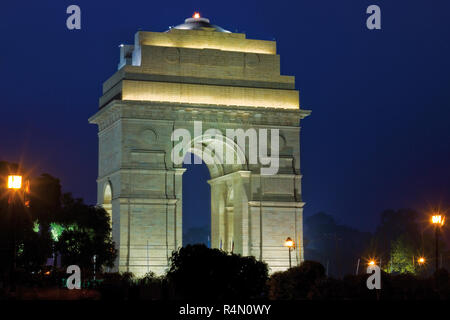 Das India Gate, (ursprünglich der All India War Memorial" genannt), ist ein Kriegerdenkmal auf dem Rücken des Rajpath, Neue Dehlhi, Indien Stockfoto