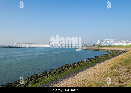 Die Maeslantkering, einem riesigen sturmflutwehr auf die Nieuwe Waterweg, Niederlande Stockfoto