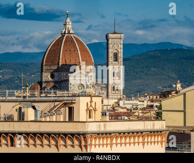 Kuppel und Glockenturm des Doms in Florenz Stockfoto