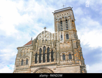 Blick auf die Abtei von Vezelay im Burgund, Frankreich Stockfoto