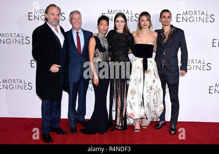 (Von links nach rechts) Hugo Weaving, Stephen Lang, Jihae, Hera Hilmar, Leila George und Robert Sheehan an der Sterblichen Motoren Welt Premiere im Cineworld in Leicester Square, London statt. Stockfoto