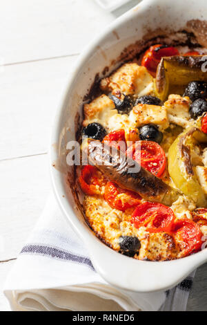 Gegrillter griechischer Feta-Käse mit Tomate Stockfoto