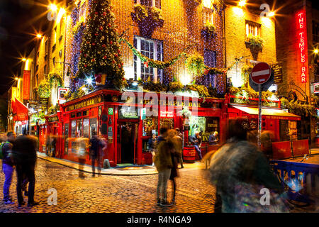 Das Viertel Temple Bar in Dublin während der Weihnachtszeit Stockfoto