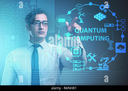 Geschäftsmann mit virtuellen Button in Quantum Computing Konzept Stockfoto