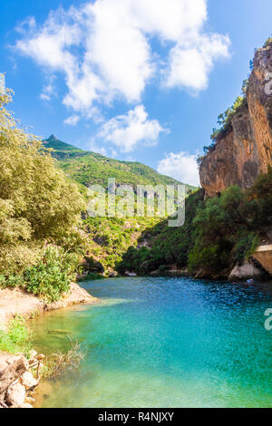 Klares Wasser Fluss der Akchour, Marokko Stockfoto