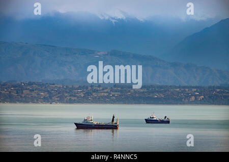 Bild von Tim Manschette = vom 11. Juli 2018 - Thomas Harrison und Ocean Dawn, Sealord Schiffe, die in die Tasman Bay, Nelson, Neuseeland Stockfoto