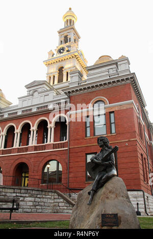 Statue von Dolly Parton vor Sevier County Courthouse in Sevierville, Tennessee Stockfoto