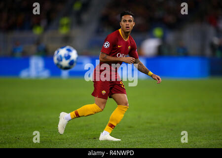 Stadio Olimpico, Rom, Italien. 27 Nov, 2018. UEFA Champions League Fußball, AS Rom gegen Real Madrid; Justin Kluivert der AS Roma Uhren den Pass Credit: Aktion plus Sport/Alamy leben Nachrichten Stockfoto