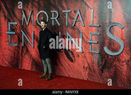 London, Großbritannien. 27. November 2018. Sam Keeley besucht die Weltpremiere von 'Mortal Motoren" im Cineworld Leicester Square am 27. November in London, England 2018. Credit: Gary Mitchell, GMP-Media/Alamy leben Nachrichten Stockfoto