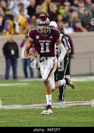 November 24, 2018 College Station, TX... Texas A&M quarterback, Kellen Mond (11), während der NCAA Football Spiel zwischen der Texas A&M Aggies und die LSU Tiger, in College Station, TX. (Absolut komplette Fotograf & Company Credit: Joseph Calomeni/MarinMedia.org/Cal Sport Media) Stockfoto