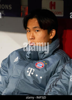München, Deutschland. 27. November 2018. Wooyeong JEONG, FCB 20 Spare Bank, Bank, Reserve, Trainer Bank, FC BAYERN MÜNCHEN - BENFICA LISSABON 5-1 UEFA Fußball Champions League, München, 27. November 2018, Saison 2018/2019, Gruppenphase, Gruppe E, FCB, Lissabon, Credit Peter Schatz/Alamy leben Nachrichten Stockfoto