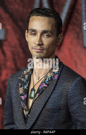 London, Großbritannien. 27 Nov, 2018. Robert Sheehan gesehen die Teilnahme an der Uraufführung von 'Mortal Motoren" im Cineworld Leicester Square in London. Credit: Gary Mitchell/SOPA Images/ZUMA Draht/Alamy leben Nachrichten Stockfoto