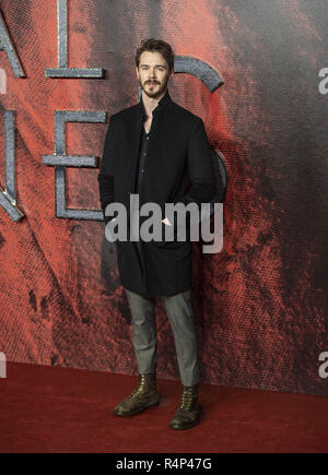 London, Großbritannien. 27 Nov, 2018. Sam Keeley gesehen die Teilnahme an der Uraufführung von 'Mortal Motoren" im Cineworld Leicester Square in London. Credit: Gary Mitchell/SOPA Images/ZUMA Draht/Alamy leben Nachrichten Stockfoto