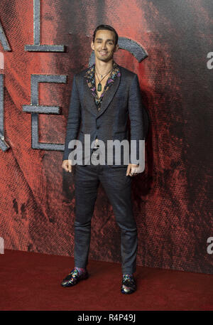 London, Großbritannien. 27 Nov, 2018. Robert Sheehan gesehen die Teilnahme an der Uraufführung von 'Mortal Motoren" im Cineworld Leicester Square in London. Credit: Gary Mitchell/SOPA Images/ZUMA Draht/Alamy leben Nachrichten Stockfoto