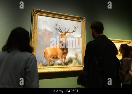 London, Großbritannien. 28. November 2018. Die Monarch der Glen geht auf Anzeige in der Nationalgalerie. Um 1851 durch englische Künstler Sir Edwin Landseer gemalt, es zeigt einen kapitalen Hirsch und ist wohl der weltweit bekannteste Tier Malerei. Credit: Howard Jones/Alamy leben Nachrichten Stockfoto