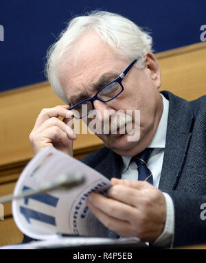 Foto Fabio Cimaglia/LaPresse 28-11-2018 Roma Politica Camera dei Deputati. Conferenza stampa di Forza Italia con il Commissario dazu del Governo per la tratta Torino-Lione Paolo Foietta Nella foto Paolo Foietta Foto Fabio Cimaglia/LaPresse 28-11-2018 Roma (Italien) Politik Abgeordnetenhaus. Pressekonferenz von Forza Italia mit der außergewöhnlichen der Bundesregierung für die turin-lyon Sektion Eisenbahn Paolo Foietta Im pic Paolo Foietta Stockfoto