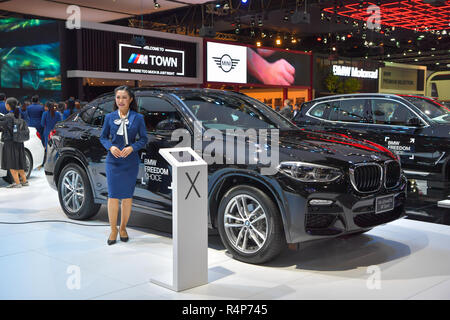 Nonthaburi, Thailand. 28. Nov 2018. BMW X4 xDrive20d M Sport Auto auf Anzeige an der 35th Thailand International Motor Expo am 28. November 2018 in Nonthaburi, Thailand. Credit: chatchai Somwat/Alamy leben Nachrichten Stockfoto