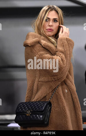 Rom, Italien. 27. Nov 2018. Ilary Blasi ist ein italienischer Showgirl und Ehefrau von Francesco Totti während der UEFA Champions League Spiel zwischen Roma und Real Madrid im Stadio Olimpico, Rom, Italien Am 27. November 2018. Credit: Giuseppe Maffia/Alamy leben Nachrichten Stockfoto