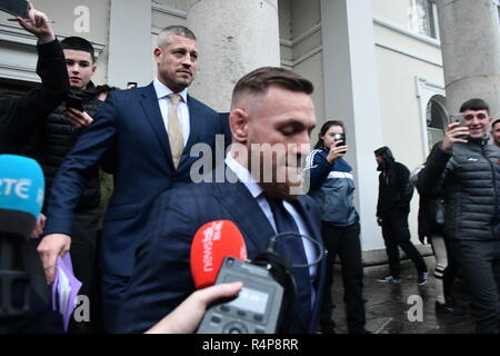 Naas, Kildare, Irland. 28. Nov 2018. Conor McGregor verlassen Amtsgericht nach für das Schnellfahren Credit: John Rooney/Alamy Leben Nachrichten geladen wird Stockfoto