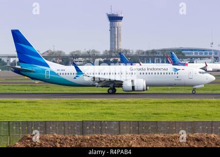 Jakarta, Indonesien - 27 Januar, 2018: Garuda Indonesia Boeing 737-8 MAX Flugzeug am Flughafen Soekarno-Hatta Jakarta (CGK) in Indonesien. | Verwendung weltweit Stockfoto