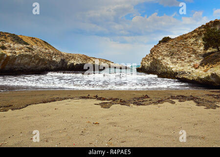 Anzeigen von sarakiniko Strand auf der Insel Milos, Griechenland; das ist eine der schönsten griechischen Strände Stockfoto