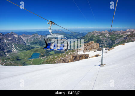 Blick auf die Schweizer Alpen vom Titlis Ski Resort, Schweiz, Europa. Stockfoto