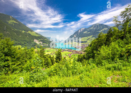 Lungernersee mit Schweizer Alpen. Lungernersee ist ein natürlicher See in Obwalden, Schweiz, Europa. Stockfoto