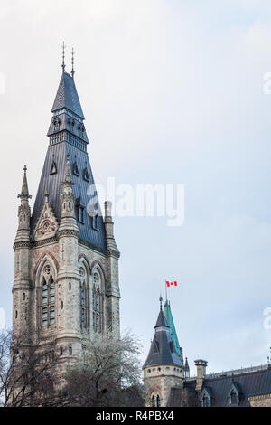 Main Tower des mittleren Blocks des Parlaments von Kanada, in der kanadischen parlamentarischen Komplex aus Ottawa, Ontario. Es ist ein großer kandmark, enthalten Stockfoto