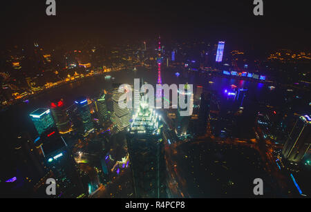 Schöne super-Weitwinkel nacht Luftbild von Shanghai, China mit Stadtteil Pudong, Fernsehturm, der Bund und die Landschaft ausserhalb der Stadt, der nicht an das OB gesehen Stockfoto