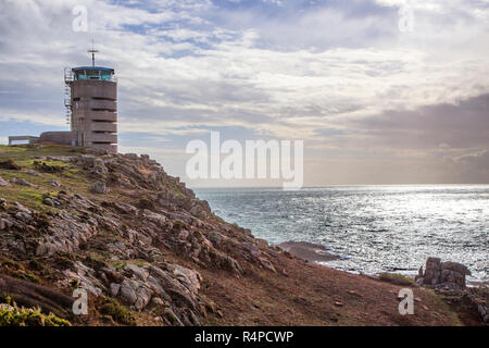 Grossbritannien, Kanalinseln, Jersey, La Corbière. Deutsche Zweite Weltkrieg Coastal Tower, gebaut als Teil des Atlantikwalls. Stockfoto