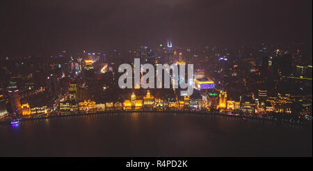 Schöne super-Weitwinkel nacht Luftbild von Shanghai, China mit Waitan, der Bund und die Landschaft ausserhalb der Stadt, von der Aussichtsplattform des O gesehen Stockfoto