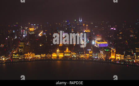 Schöne super-Weitwinkel nacht Luftbild von Shanghai, China mit Waitan, der Bund und die Landschaft ausserhalb der Stadt, von der Aussichtsplattform des O gesehen Stockfoto