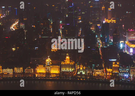 Schöne super-Weitwinkel nacht Luftbild von Shanghai, China mit Waitan, der Bund und die Landschaft ausserhalb der Stadt, von der Aussichtsplattform des O gesehen Stockfoto