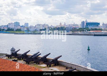 Blick auf Havanna Kuba über den Hafen von Morro Castle. Stockfoto