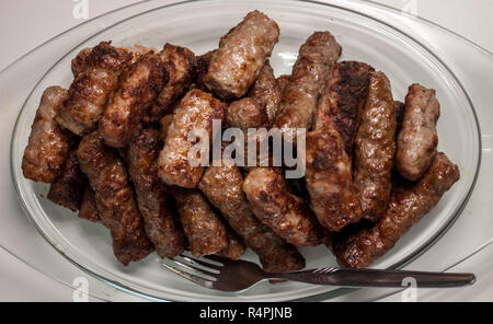 Platte mit gegrilltem Cevapcici balkan-Küche Stockfoto