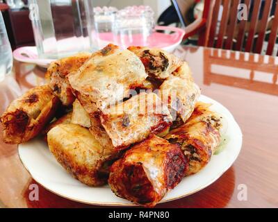 Frittierte Frühlingsrollen für Tet Urlaub in vietnam Stockfoto